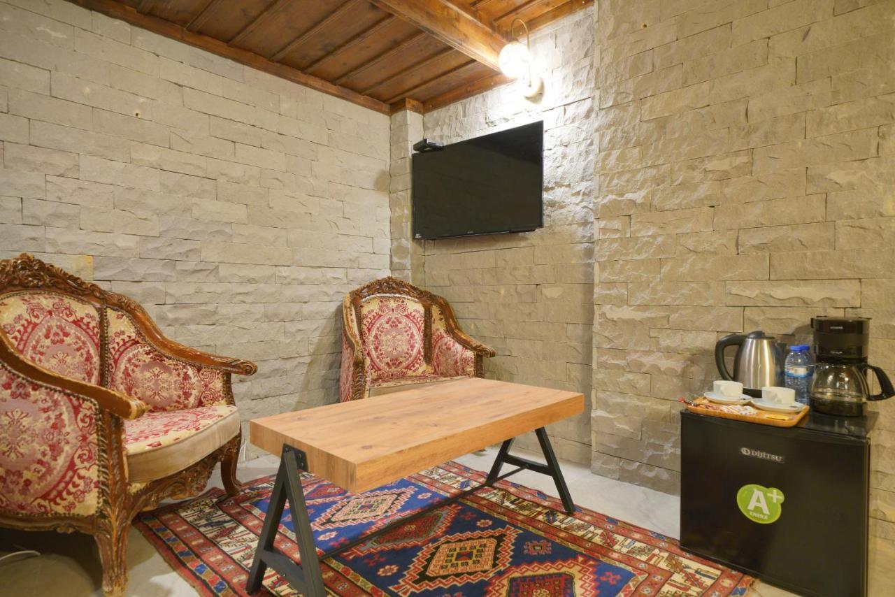 Cave Rooms&pool Готель