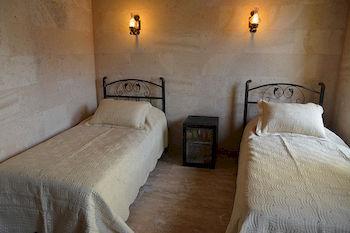 Cave Rooms&pool Готель Гьореме