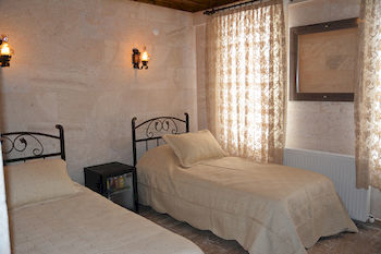 Cave Rooms&pool Hotel