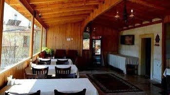 Cave Rooms&pool Готель Гьореме